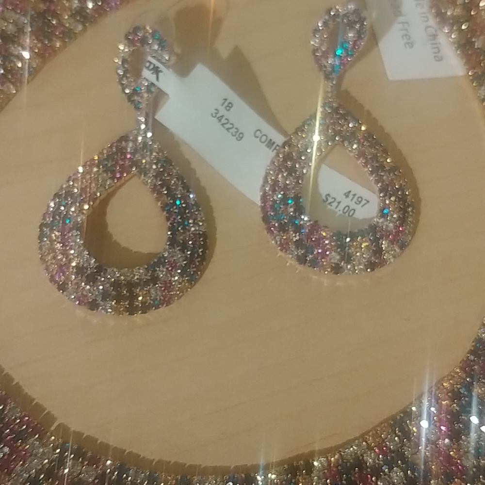 Fancy earrings ✨️ - Picture 3 of 3
